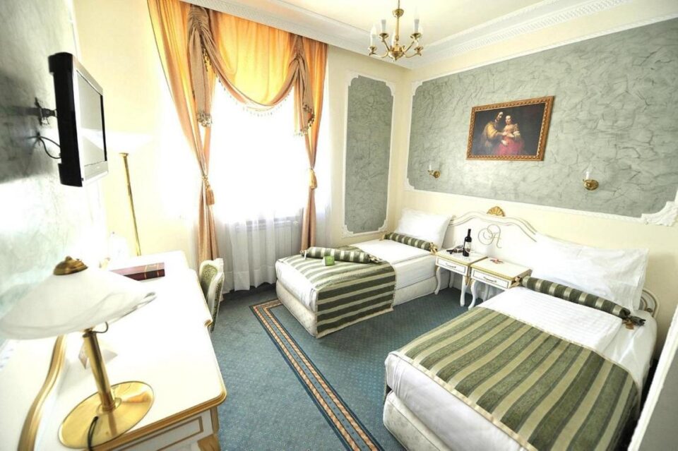 Queen’s Astoria Design Hotel